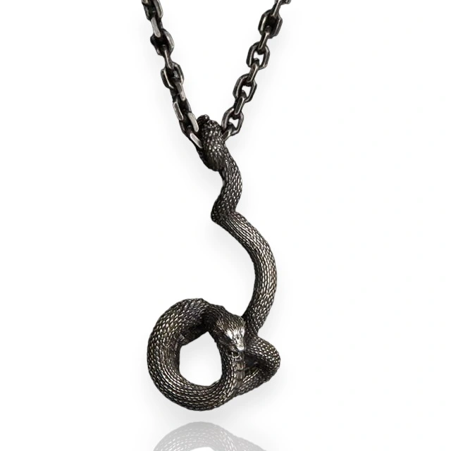 Notre collier JORMUNGANDR, le dieu serpent viking