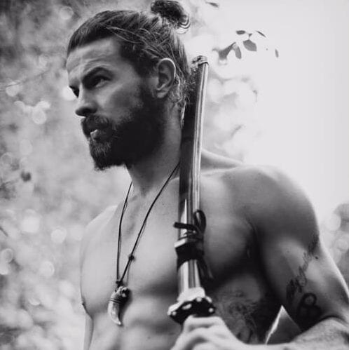 Guerrier viking coiffure chignon